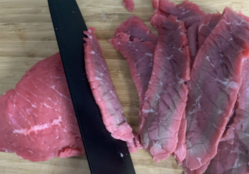 Cutting meat for sweet and spicy beef jerky