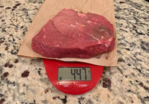 Weighing meat in grams