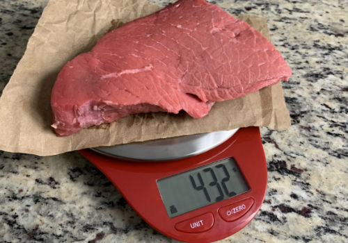 Weighing meat in grams before dehydrating beef jerky