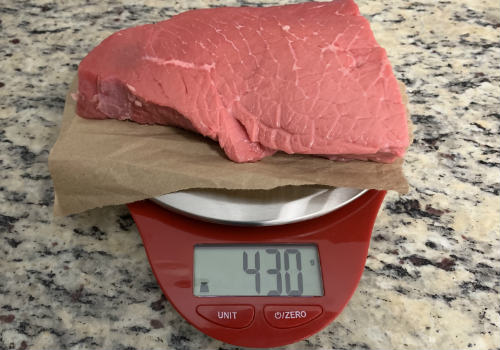 Weighing meat in grams