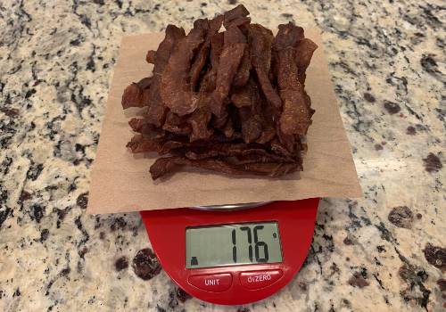 Weighing pork after cooking in grams